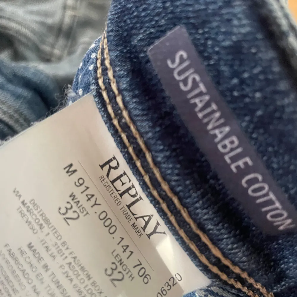 Replay jeans i herr modell storlek waist 32 och length 32. Jeans & Byxor.