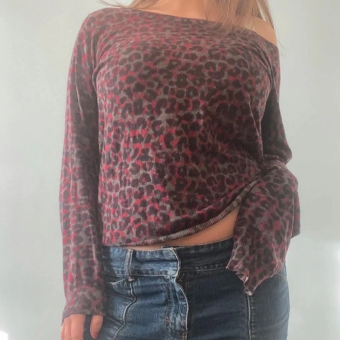 Leopardmönstrad offshoulder-tröja