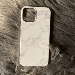 iPhone 12 skall  - Har aldrig använt skallen( iPhone 12 skall)