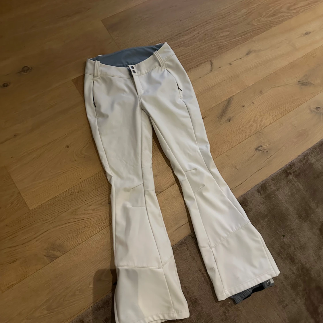 Vita bootcut skidbyxor  - 90