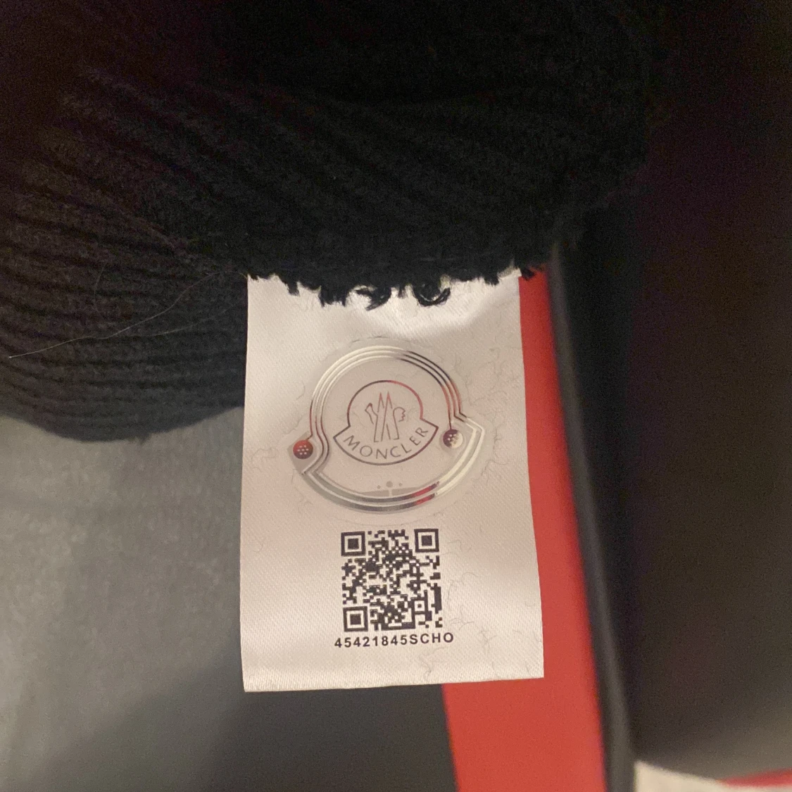 Moncler mössa  - 90