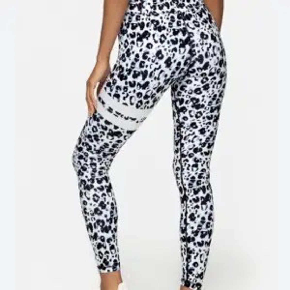 Leopardmönstrad träningsset från Stronger - 93