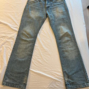 Bootcut jeans  - Bootcut jeans i storlek 30x32, gott skick med snygg fade.