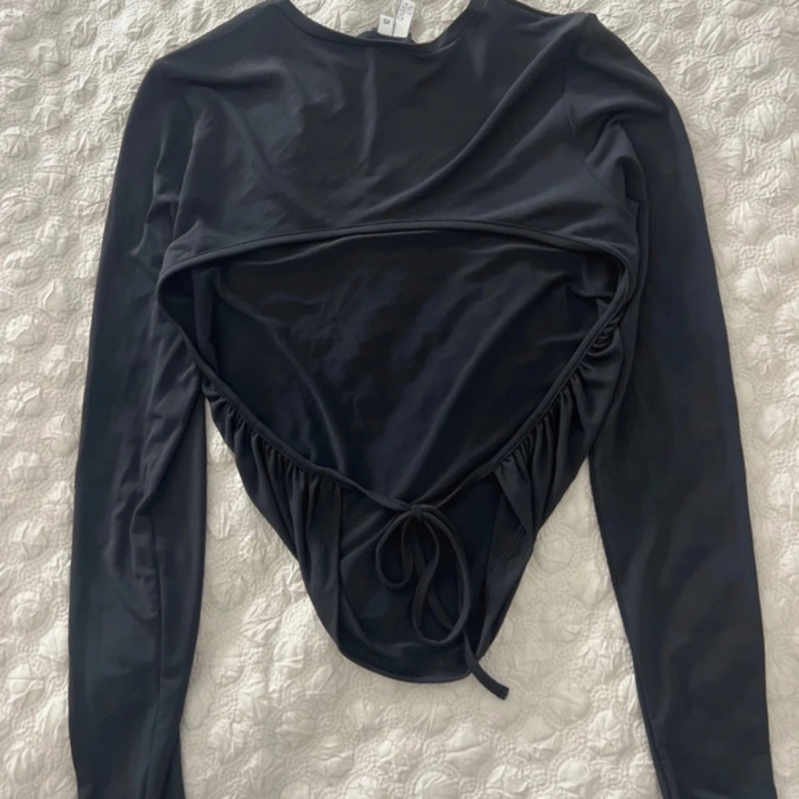 Svart långärmad topp med knyt - 90