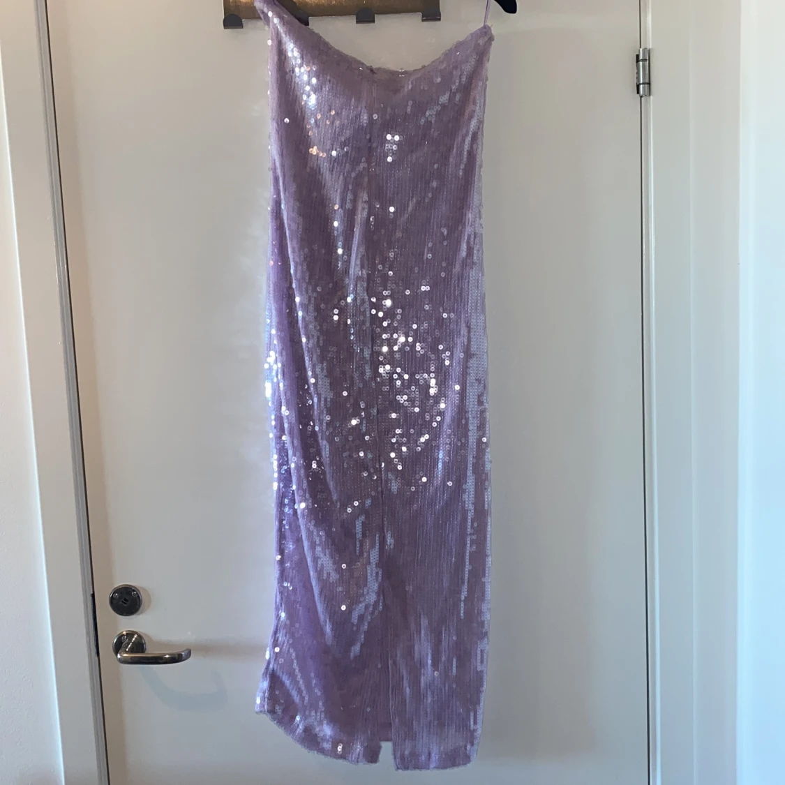 Ljuslila paljettklänning - 91