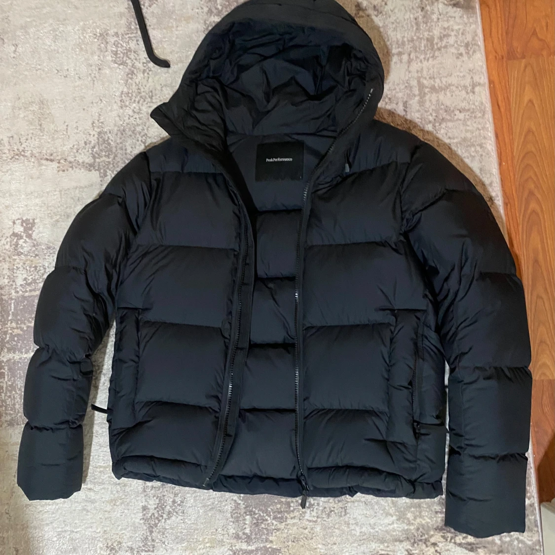 Svart dunjacka från Peak Performance - 92