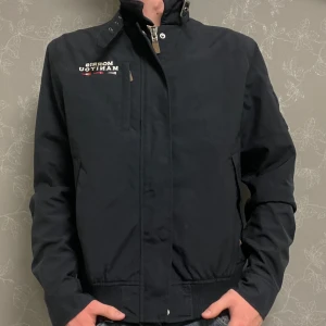 Morris jacka - Varm jacka från Morris med riktigt snygg design | Skick 10/10 | Storlek M men passar även S, modellen är 180 | Skriv vid minsta fråga😁