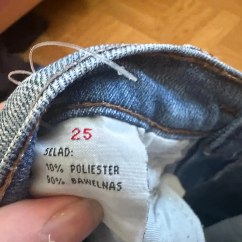 Säljer ett par snygga blå bootcut jeans från Lineta i storlek 25. Skriv till mig för mått eller andra frågor!💞. Jeans & Byxor.