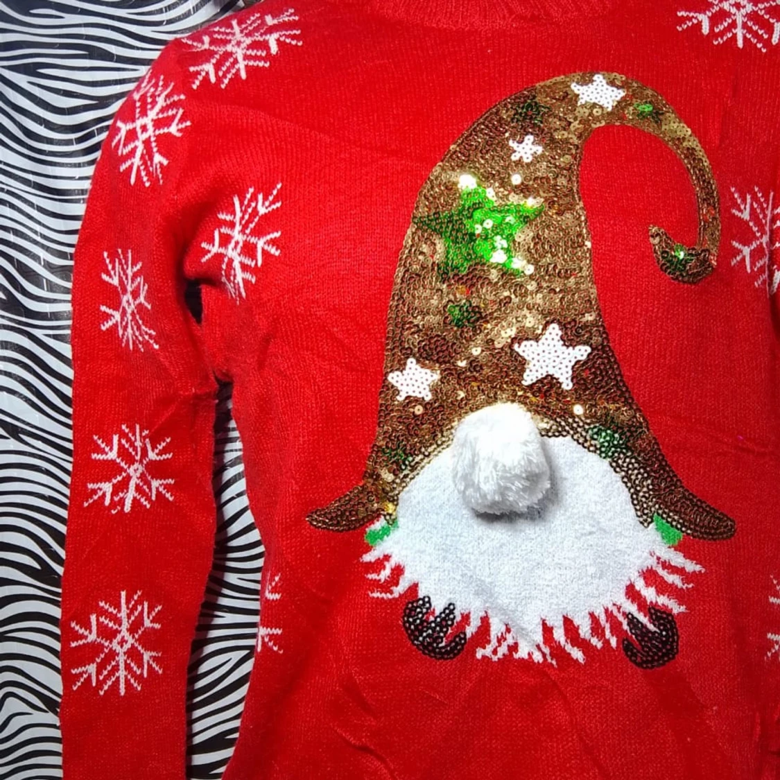 Röd jultröja med paljetter