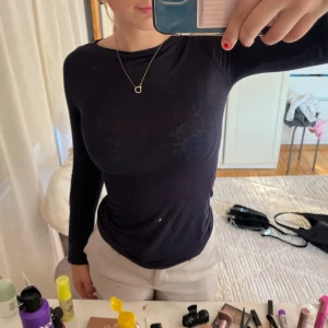 Intimissimi tröja - En mörkblå intimissimi tröja i fint skick 