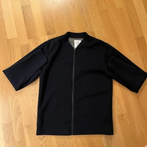 Elvine zip up - En riktigt skön kofta till hösten. Perfekt skick och har knapp används. Pris kan diskuteras