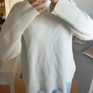 Stickad tröja🍂 - Jättefin oversized stickad tröja från zara, jättebra skick💗är storlek M fast hade kunnat säga att den är åt S-M