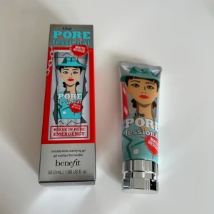 The POREfessional Matte Rescue från Benefit - Säljer porefessional Matte Rescue primer från Benefit. Helt oanvänd och endast öppnad för att ta bilden. Stor förpackning, 50 ml. 