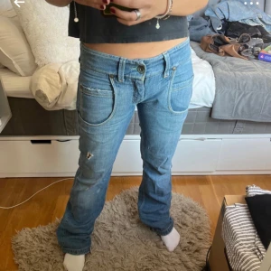 Lowwaist bootcut jeans - Köpte på vinted men säljer pågrund av att de tyvärr var för stora. Inte mina bilder💗