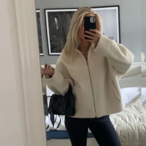 Höst jacka 🍂🍁 - Jättefin och skön höstjacka! Skriv för fler bilder eller om ni har andra frågor❣️Pris kan diskuteras vid snabb affär!