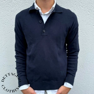 Massimo Dutti Tröja - Tröja från Massimo Dutti | Skick: 8/10 | Storlek: S | Nypris: 799kr | Säljer för 379kr | Spårbar frakt via Postnord eller Instabox | Hör av dig vid frågor eller funderingar 