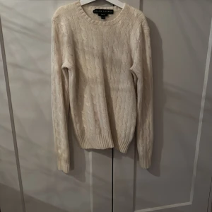 Ralph Lauren tröja - Jättefin Ralph Lauren tröja i strl M men passar mig som är XS/S❤️ Pris kan diskuteras🥰