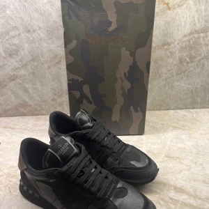 Valentino rockrunner - Valentino rockrunners i stl 41. Box ingår