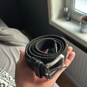 Jacks & jones bälte - Tjena, säljer det här snygga bältet från Jacks & Jones, jag säljer det för att jag inte använder det längre. Bara att skriva om du har frågor💸