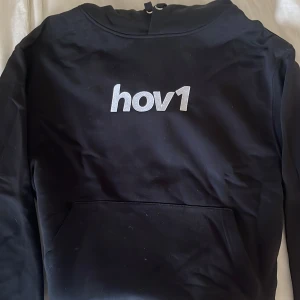 Intresseanmälan hov1 hoodie - Helt oanvänd, köpt för 720 kr 2022. Priset diskuteras privat!💝