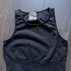 Aimn croppad träningstopp - Aimn croppad träningstopp