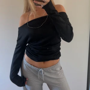 Asymmetrisk tröja - Uppskattad storlek S🖤🖤