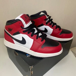 ATIR JORDAN 1MID (GS) - Pris går att diskutera 