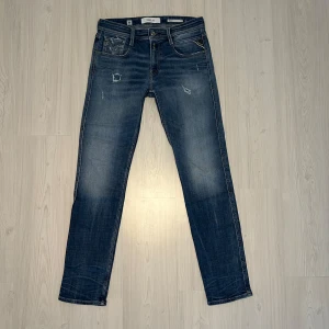 Replay Jeans 5 Years Aged - Tja säljer nu ett par sällsynta jeans från replay i modellen Anbass Aged 5 Years för endast 659kr! Strl W30. Pris är ej hugget i sten, hör av er i dm vid funderingar 🙌