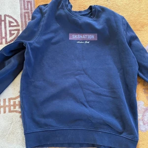 Sk8nation tröja - Typ aldrig använd sk8naton tröja riktigt skön å stilig