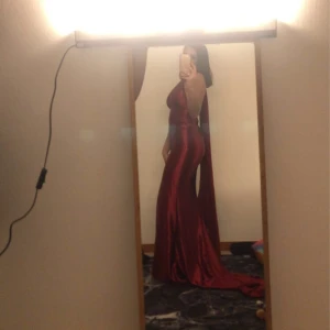 Bal klänning  - Jätte fin sick silke röd sexig klänning 