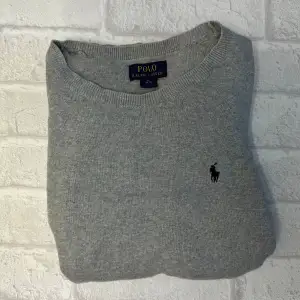 | Ralph Lauren pull Over | Storlek Xl barnstorlek sitter som M | Bra skick | Pris 299 |