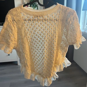 Zara tröja  - Säljer då den inte kommer till användning, fint skick! Hör av er💓