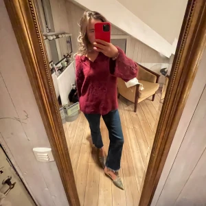 Stickad tröja  - Säljer denna supersnygga tröja från Gina, så fin och skön och endast använd 1 gång!🙏🏼❤️