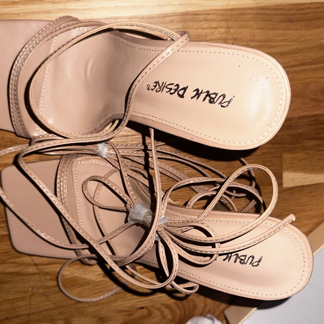 Beige sandaler från Public Desire