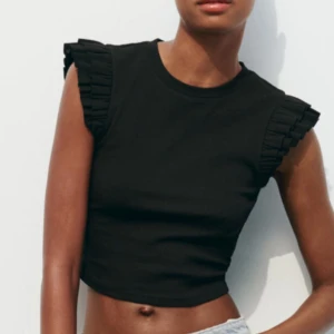 Zara tröja💕 - Jätte fin tröja med lite puffiga armar, används inte💕💕