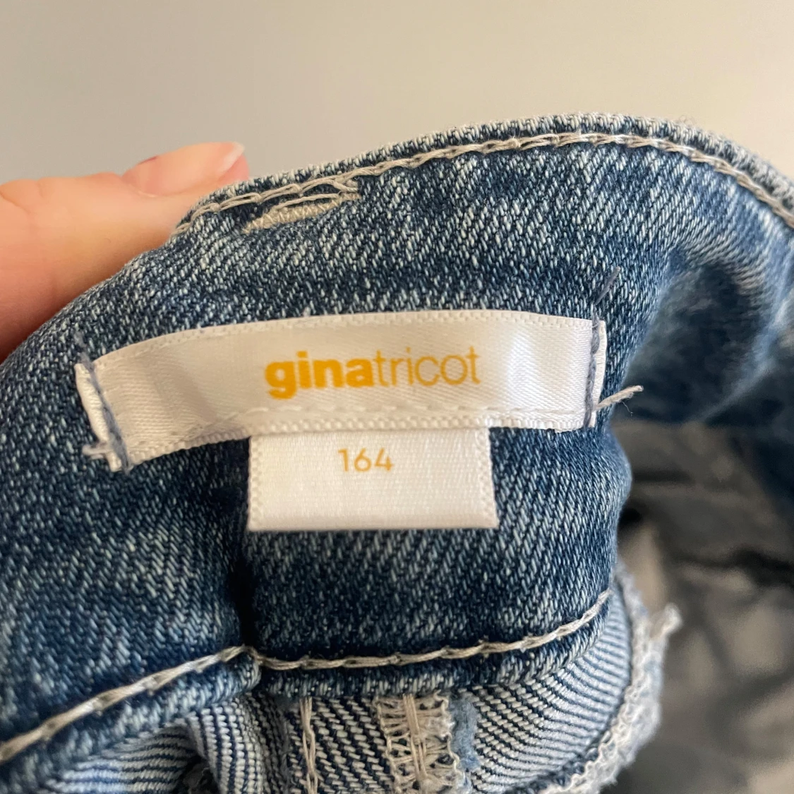 Blå jeans från Gina Tricot - 91