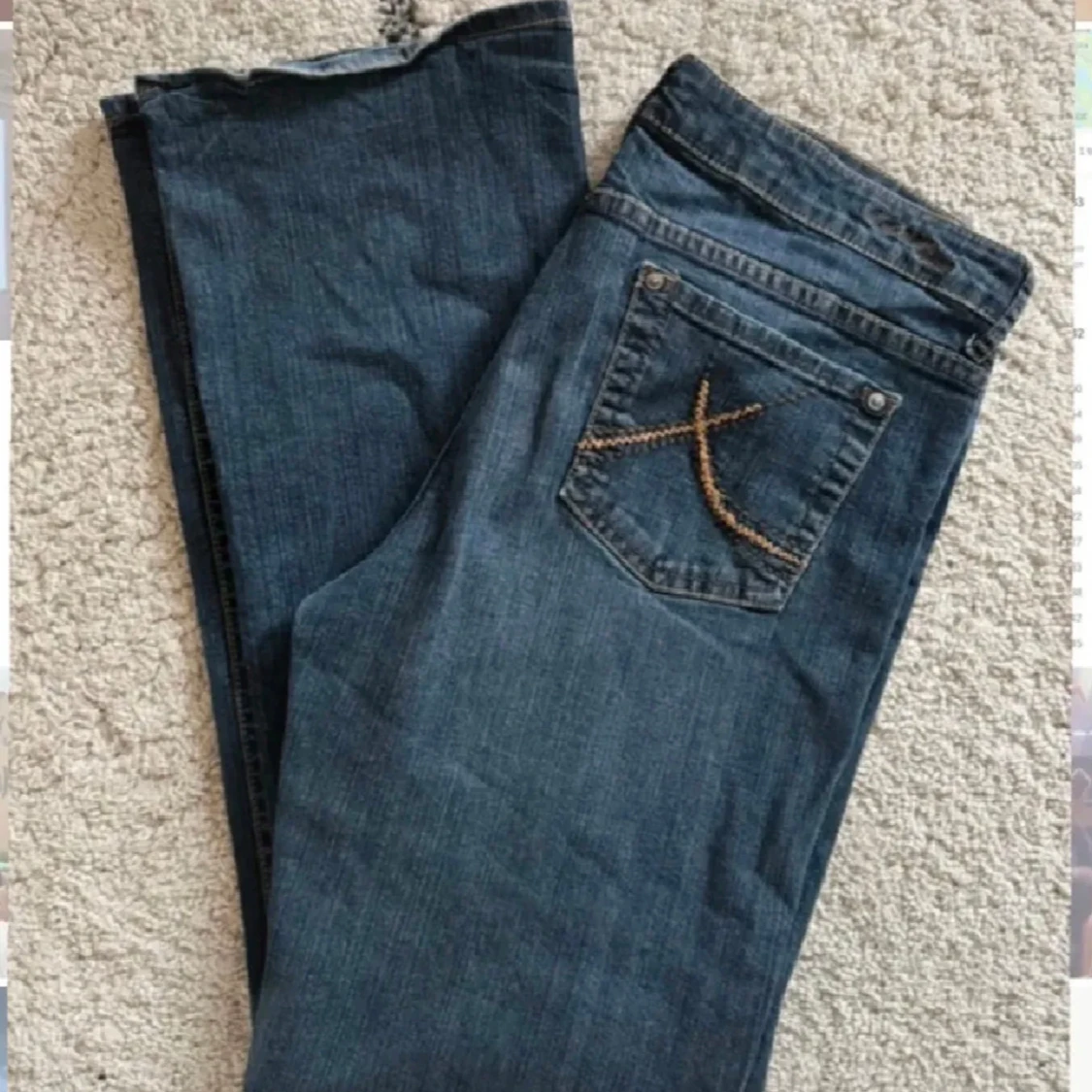 Blå jeans från Common Genes - 90