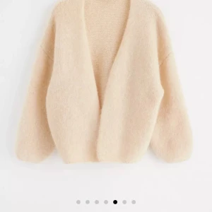 Beige kofta Lindex  - Kofta från Lindex i strl M/L❤️