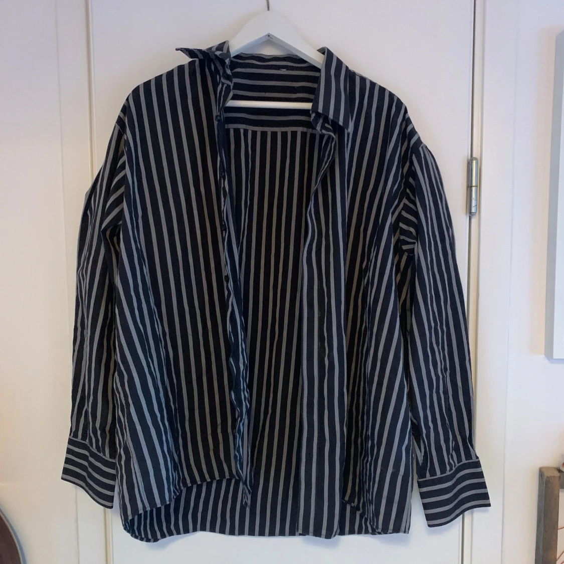 Svartvit randig skjorta