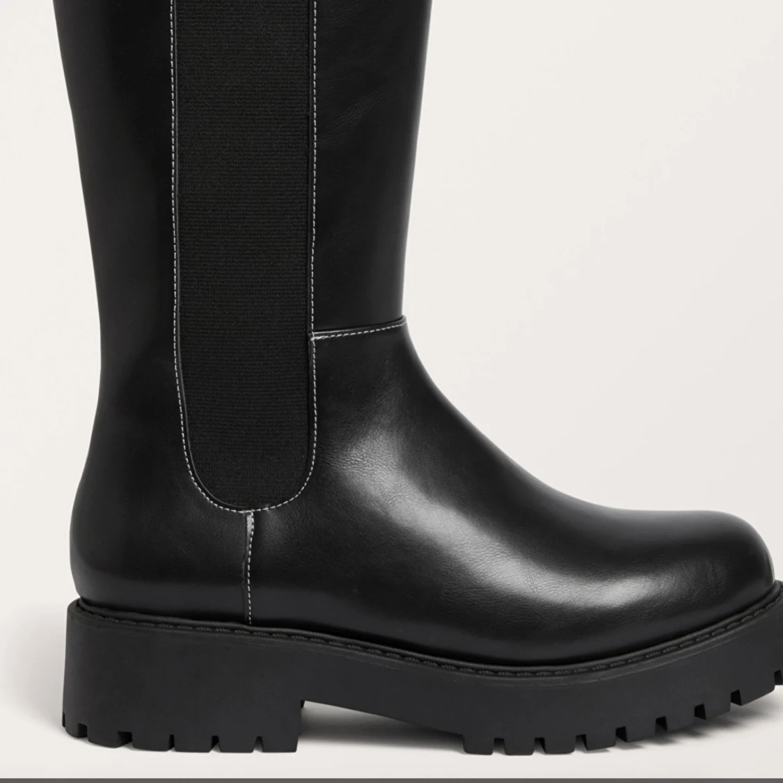 Svarta boots med resår