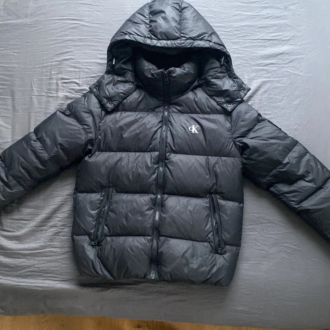 Svart dunjacka från Calvin Klein Jeans