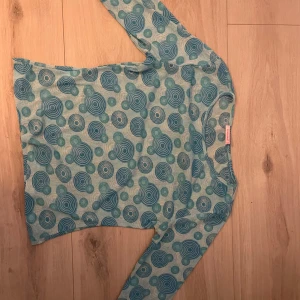 ljud blå blus  - ljus blå blus, långarmad 