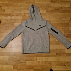 Nike tech - Nike tech storlek 170 passar S 