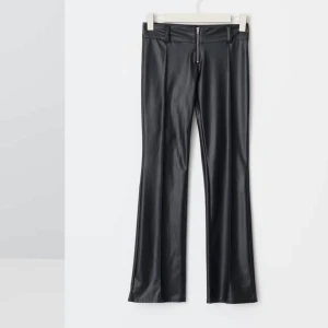 Skinnbyxor - Slutsålda skinnbyxor från Gina Young i storlek 164🩷som nya!