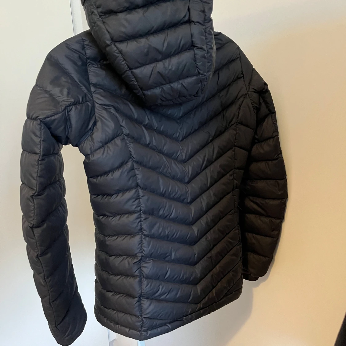 Svart dunjacka från Peak Performance - 1