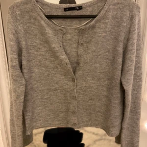 Kofta - Kofta från lager 157 i färg grå XS, bra skicka med inga hål💗