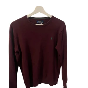 Ralph Lauren crewneck - Tja säljer nu denna feta raffe tröja i topp skick. Varken tecken på använd eller några defekter finns. Vid frågor så är de bara att höra av sig. Mvh Matteus 