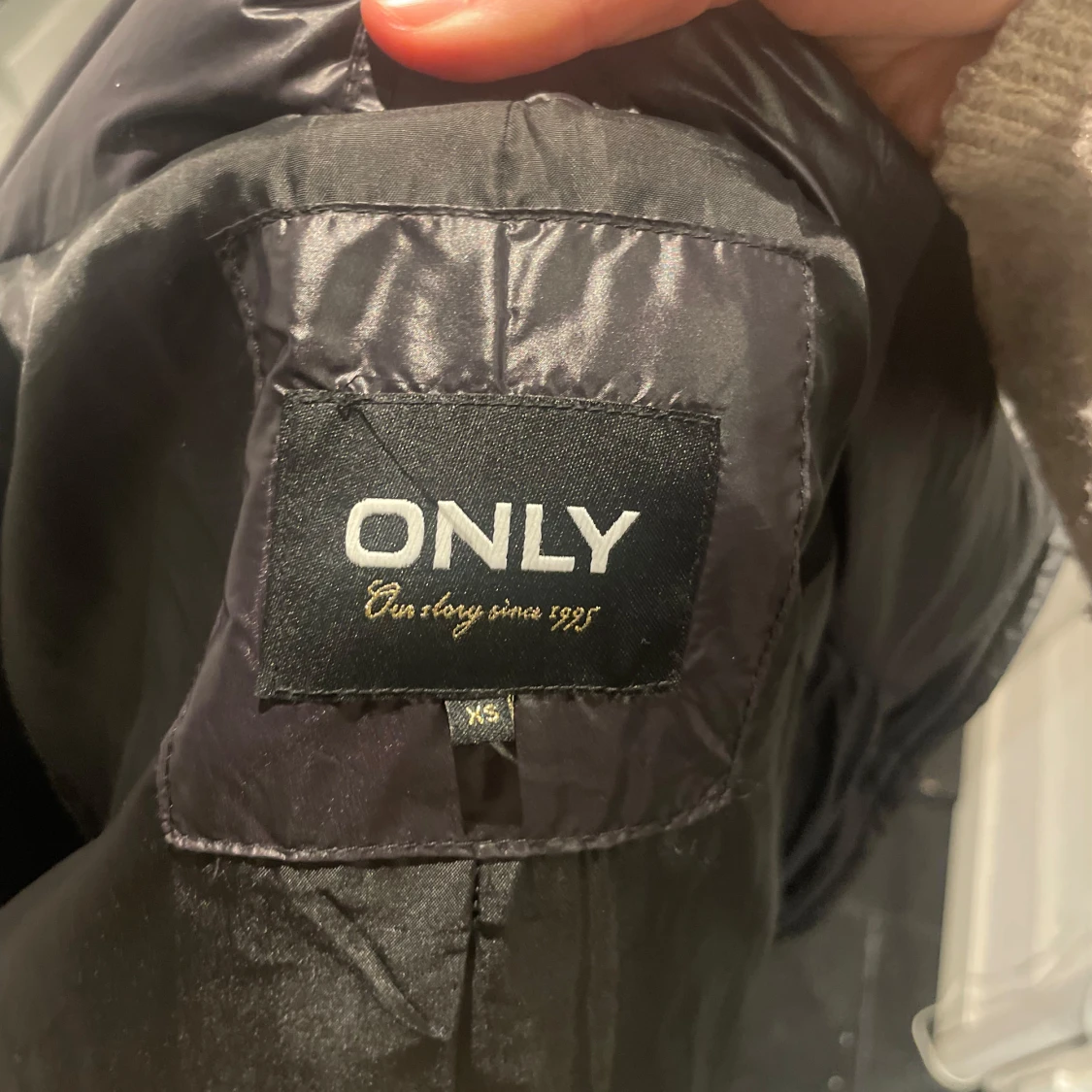 Svart dunjacka från ONLY - 2