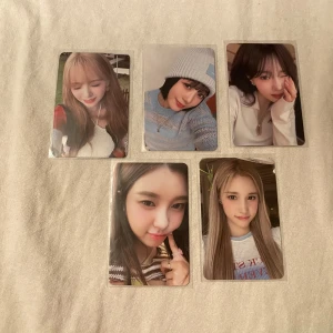 Kep1er pob photocards pcs mashiro Hikaru chaehyun dayeon bahiyyih kpop - Säljer dessa photocardsen. Skickas både med sleeve och i toploader. Skriv privat om ni vill ha mer bilder 🫶 jag säljer även mer photocards på mitt konto och kan ge bra rabatt ifall man köper många 💕