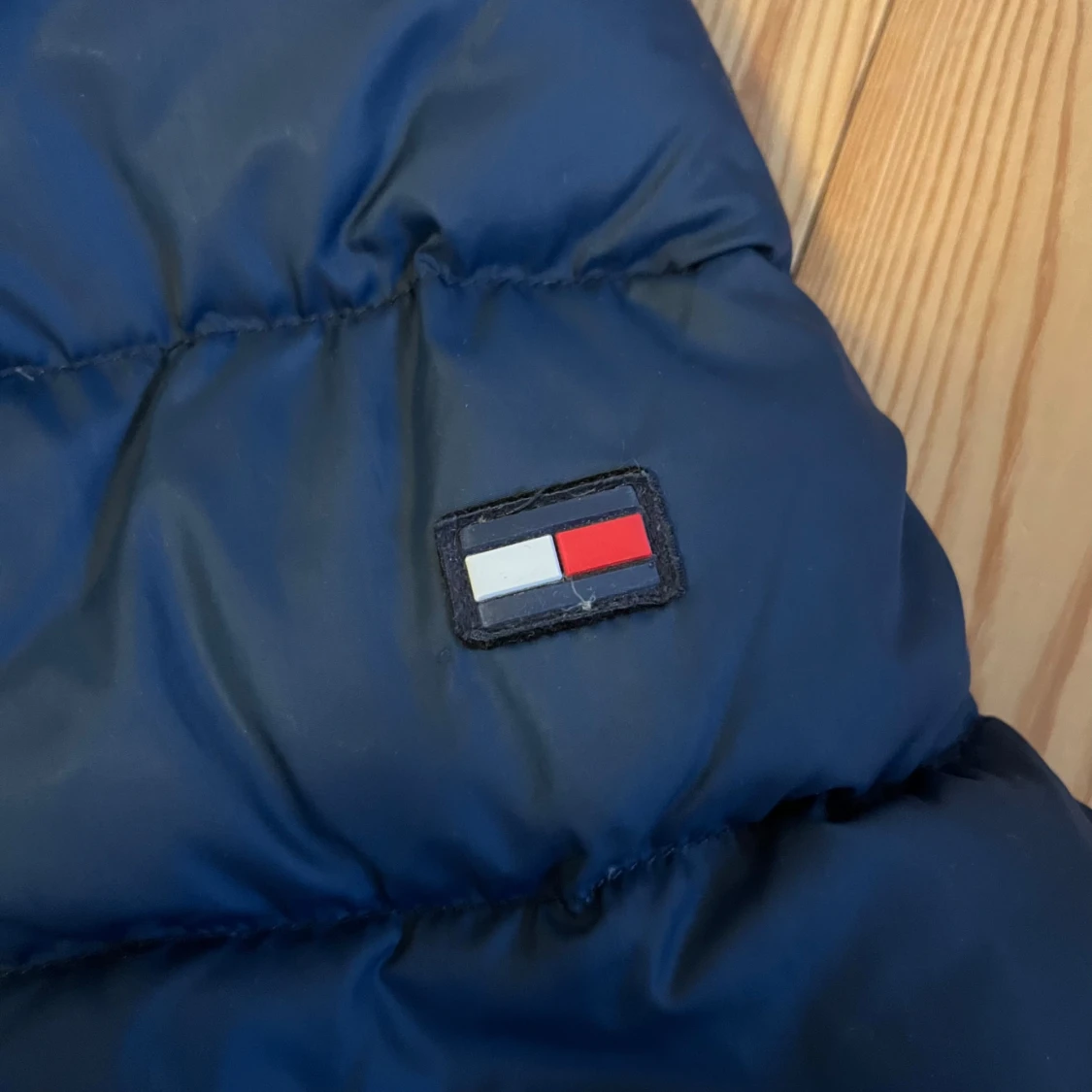 Blå pufferjacka från Tommy Hilfiger - 2